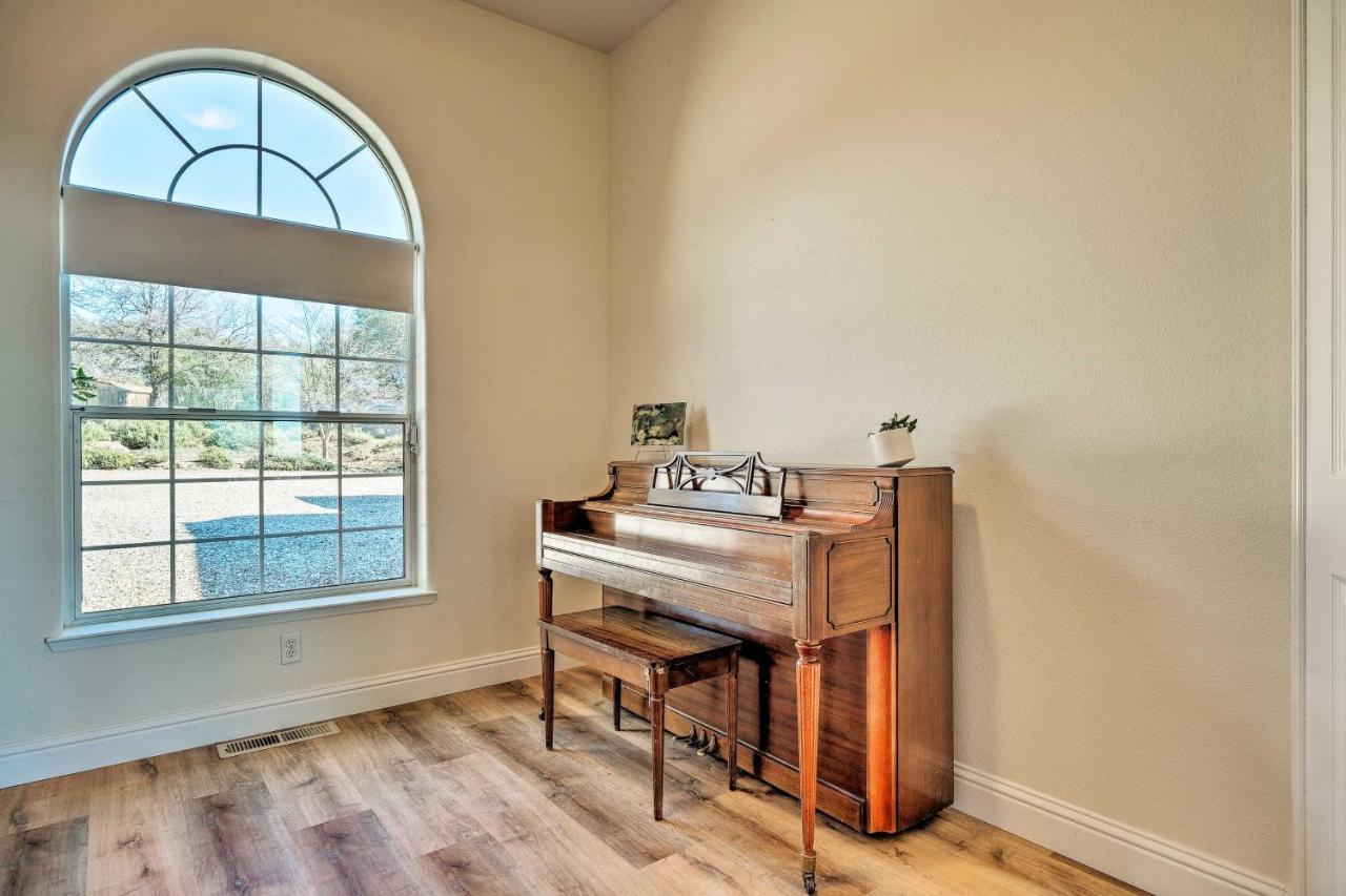 Peaceful Columbia Retreat With Hot Tub And Mtn Views! Vila Exterior foto